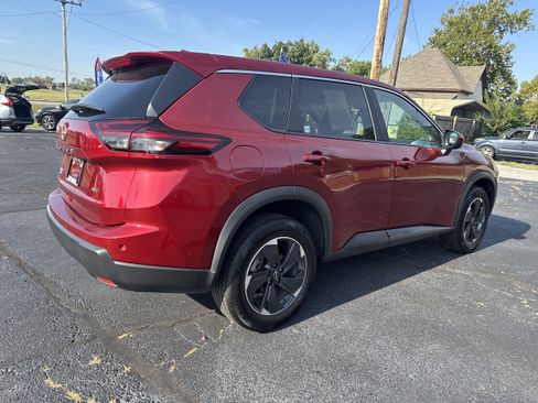 Used 2025 Nissan Rogue SV AWD/4WD image 4