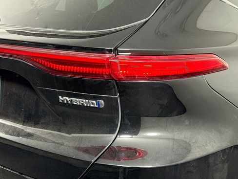 Used 2021 Toyota Venza LE image 34