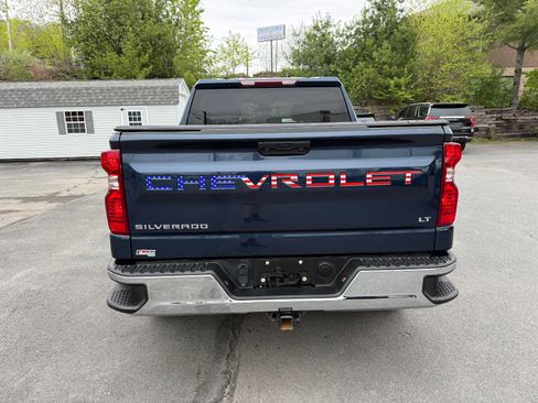 Used 2022 Chevrolet Silverado 1500 LT AWD/4WD image 4