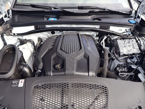 Certified 2025 Porsche Macan image 26