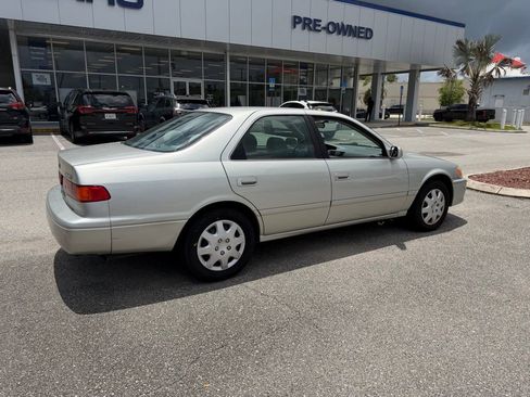 Used 2000 Toyota Camry LE FWD image 3