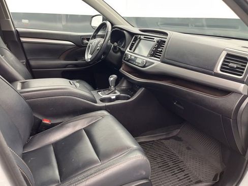 Used 2017 Toyota Highlander XLE image 14