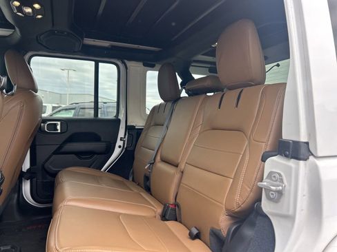Used 2023 Jeep Wrangler Unlimited Sahara w/ Cold Weather Group AWD/4WD image 6