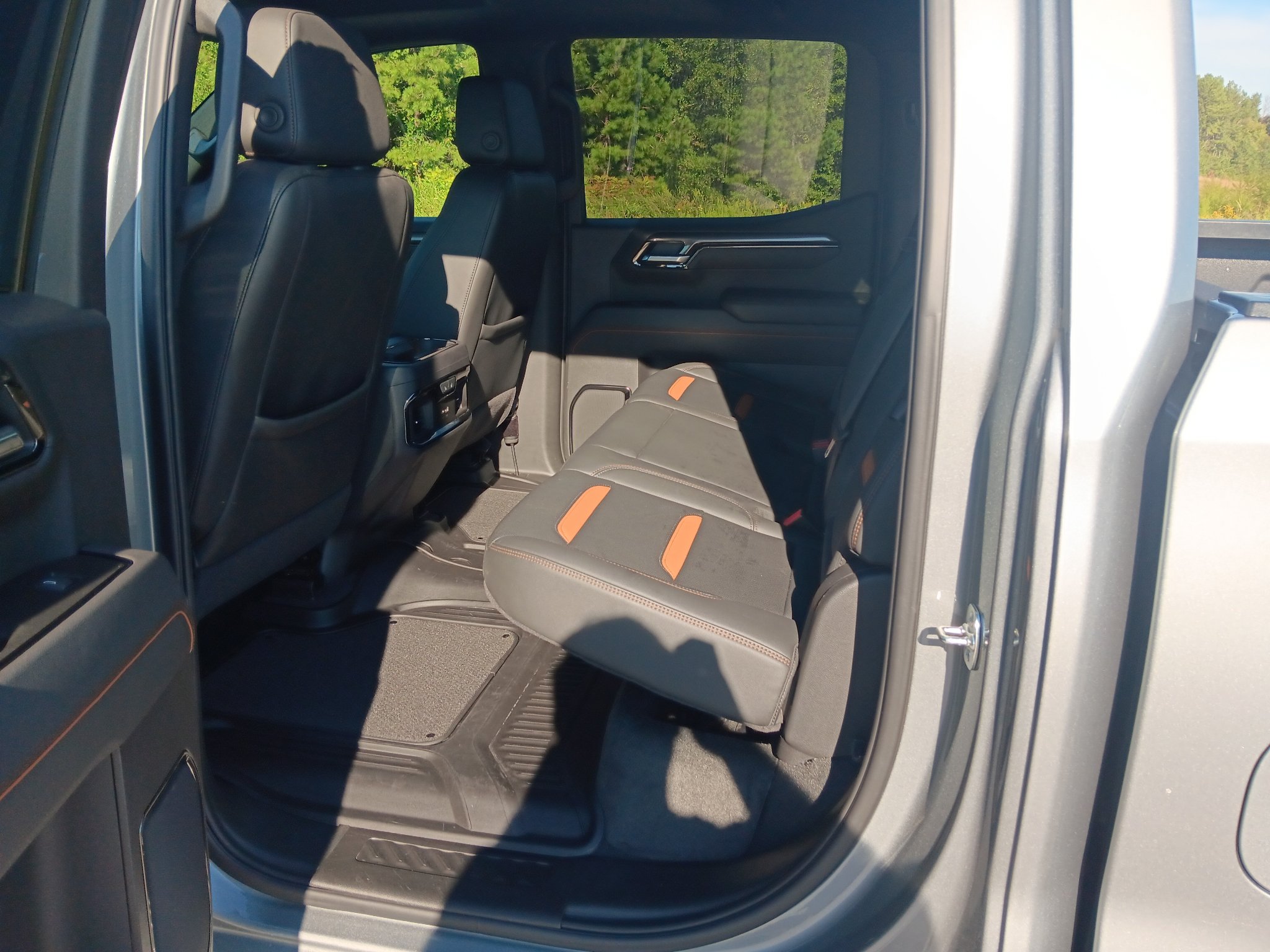 Used 2025 GMC Sierra 1500 AT4 w/ AT4 Premium Package AWD/4WD image 18