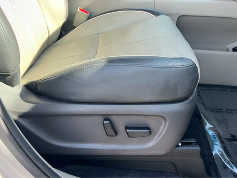 Used 2016 Kia Sedona SX image 17