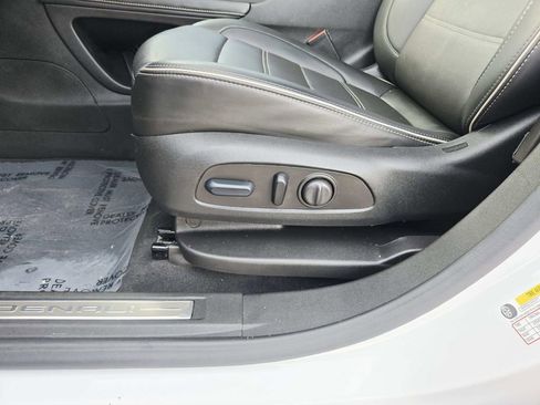 Used 2023 GMC Acadia Denali w/ Denali Ultimate Package AWD/4WD image 44