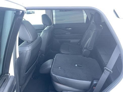 Used 2025 Nissan Pathfinder Platinum AWD/4WD image 25