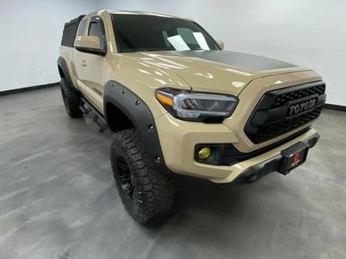 Used 2017 Toyota Tacoma TRD Off-Road w/ Tow Package AWD/4WD image 8