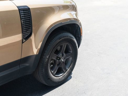 Used 2023 Land Rover Defender 110 S image 11