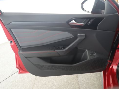 Used 2025 Volkswagen Jetta GLI Autobahn image 8