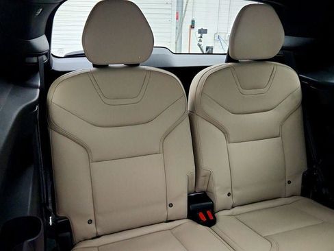 Used 2025 Volvo EX90 Plus AWD/4WD image 18