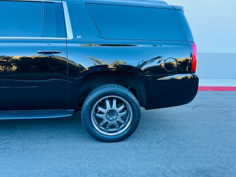 Used 2019 Chevrolet Suburban LT AWD/4WD image 11