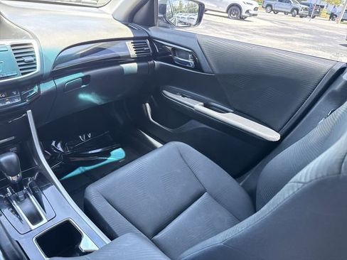 Used 2017 Honda Accord LX image 22