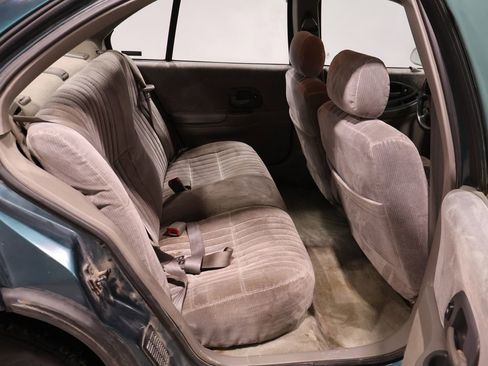 Used 2000 Chevrolet Lumina w/ Preferred Equipment Group image 21