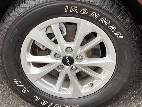 Used 2024 Kia Carnival LX FWD image 25