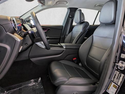Used 2025 Mercedes-Benz GLC 350e 4MATIC image 16