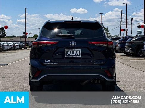 Used 2022 Toyota Highlander XSE AWD/4WD image 5
