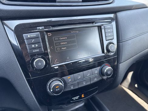 Used 2018 Nissan Rogue S AWD/4WD image 18