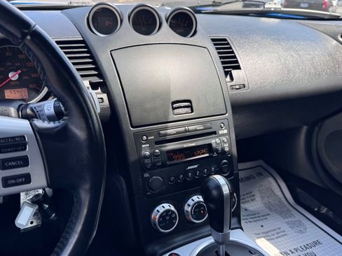 Used 2007 Nissan 350Z Touring RWD image 17