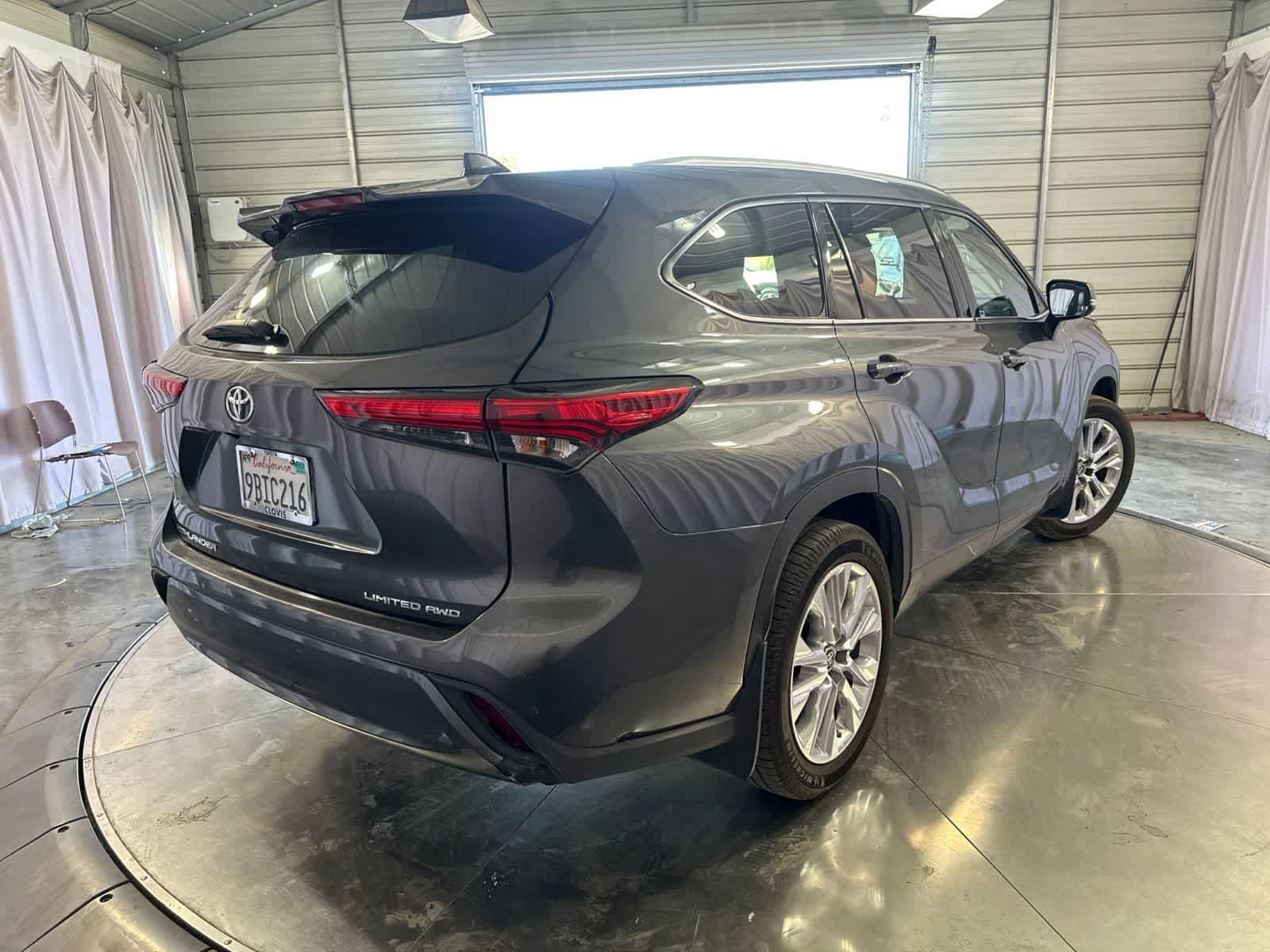 Used 2020 Toyota Highlander Limited AWD/4WD image 5