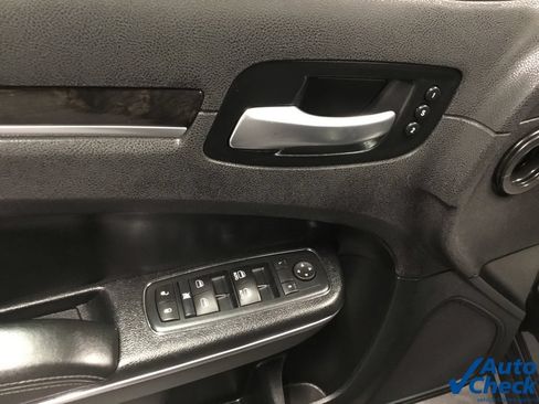Used 2017 Chrysler 300 C AWD/4WD image 21