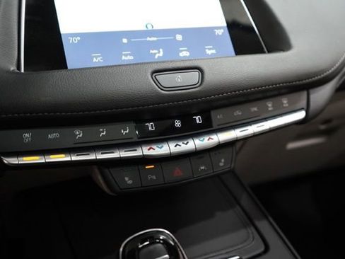 Used 2023 Cadillac XT4 Luxury w/ Cold Weather Package AWD/4WD image 28