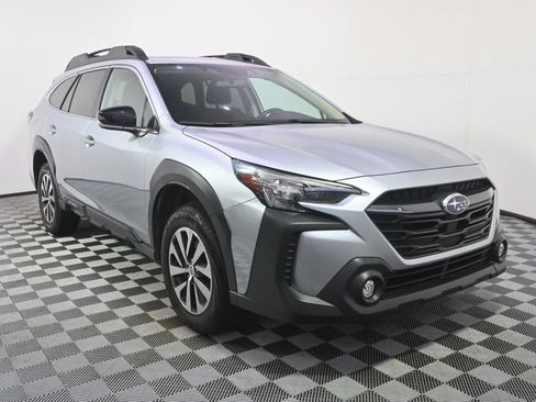 Used 2025 Subaru Outback Premium AWD/4WD image 9