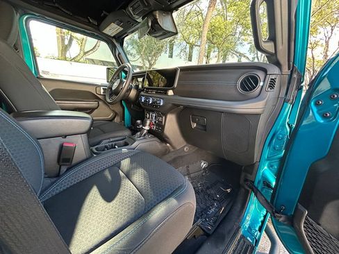 Used 2024 Jeep Wrangler Unlimited Rubicon 4xe AWD/4WD image 32