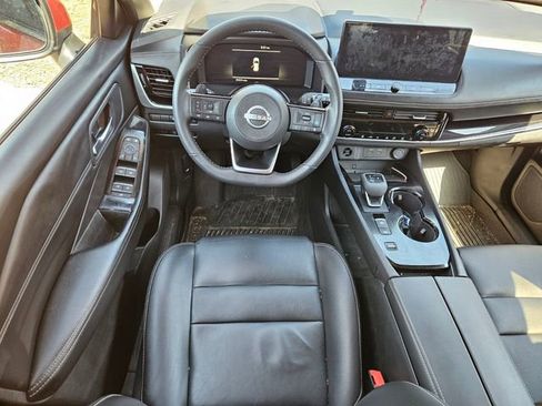 Used 2024 Nissan Rogue SL image 9