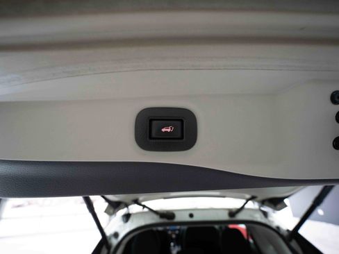 Used 2017 Nissan Rogue SV w/ SV Premium Package AWD/4WD image 29