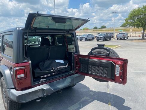 Used 2021 Jeep Wrangler Sport AWD/4WD image 9