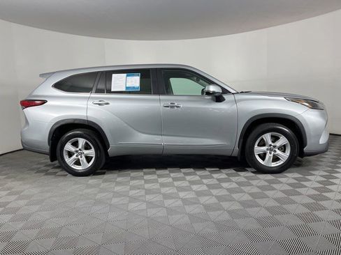 Used 2023 Toyota Highlander L FWD image 8