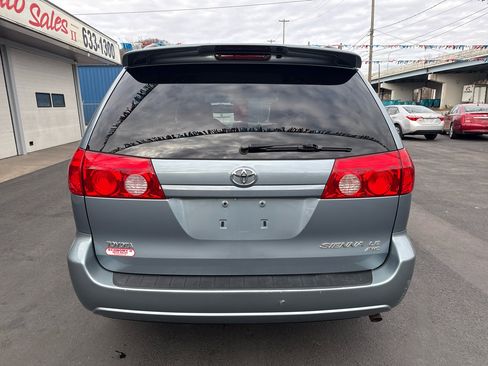 Used 2010 Toyota Sienna LE image 4