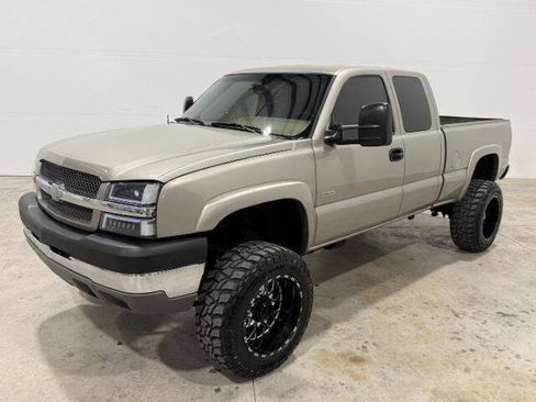Used 2003 Chevrolet Silverado 2500 LS w/ Snow Plow Prep Package image 2