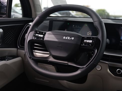 New 2026 Kia Sorento S FWD image 8