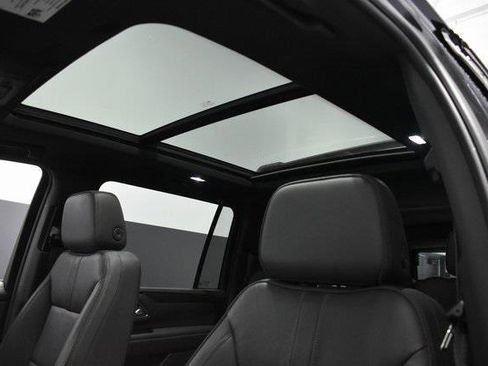 Used 2022 Chevrolet Suburban RST w/ Luxury Package image 19