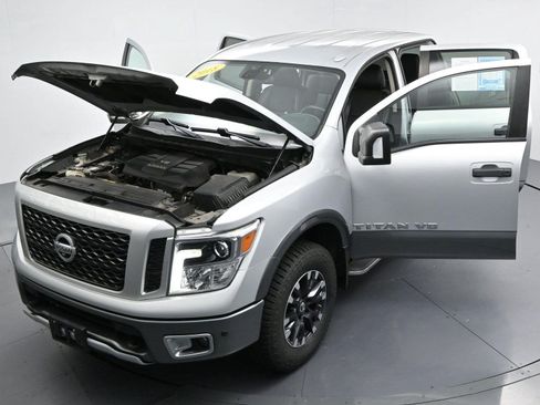 Used 2018 Nissan Titan PRO-4X w/ Pro-4x Convenience Package AWD/4WD image 47
