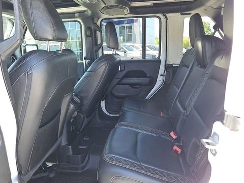 Used 2023 Jeep Wrangler Unlimited Sahara AWD/4WD image 4