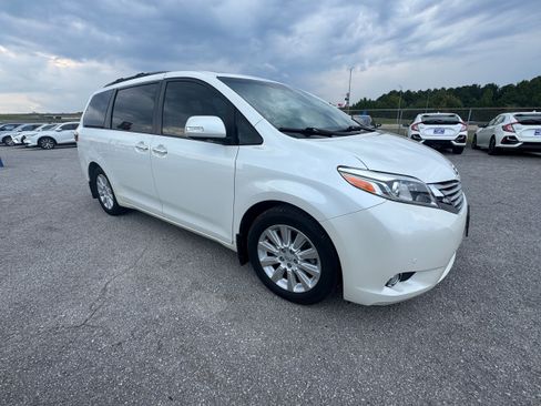 Used 2015 Toyota Sienna Limited FWD image 4