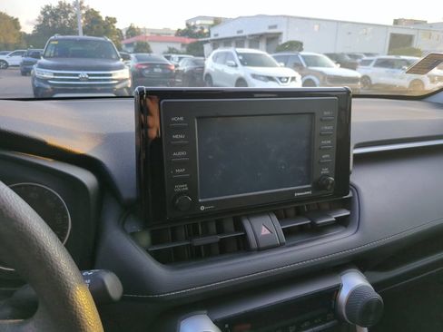 Used 2020 Toyota RAV4 LE FWD image 8