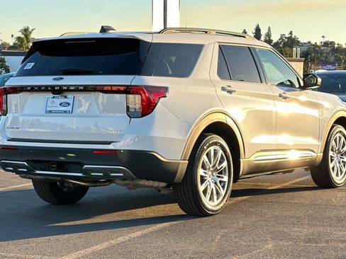 New 2025 Ford Explorer Active w/ Active Comfort Package image 3