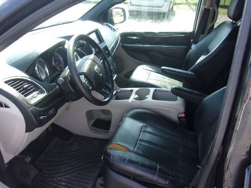 Used 2016 Dodge Grand Caravan SXT FWD image 10
