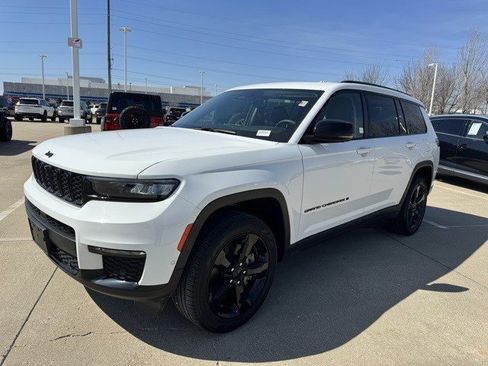 Certified 2023 Jeep Grand Cherokee L Limited w/ Luxury Tech Group II image 3