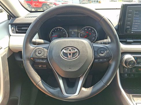 Used 2022 Toyota RAV4 XLE w/ Convenience Package AWD/4WD image 16