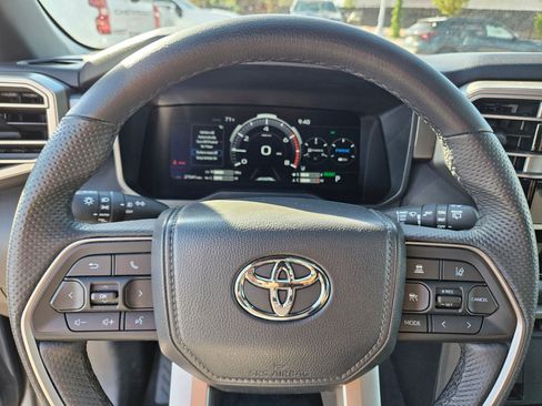 Used 2025 Toyota Sequoia SR5 AWD/4WD image 31