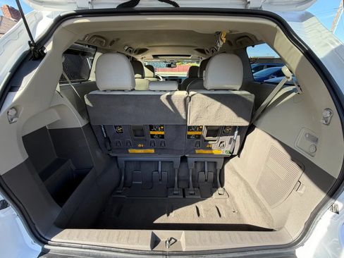 Used 2011 Toyota Sienna XLE AWD/4WD image 14