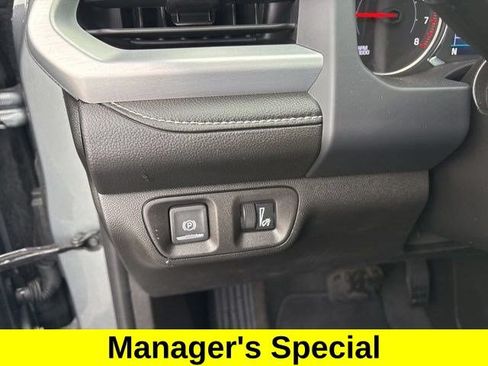 Used 2023 GMC Acadia SLE w/ Driver Convenience Package FWD image 18