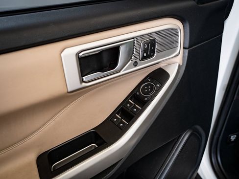 Used 2021 Ford Explorer Limited w/ Equipment Group 301A image 25