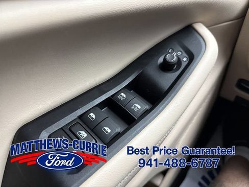 Used 2023 Jeep Grand Cherokee L Limited w/ Luxury Tech Group II AWD/4WD image 28