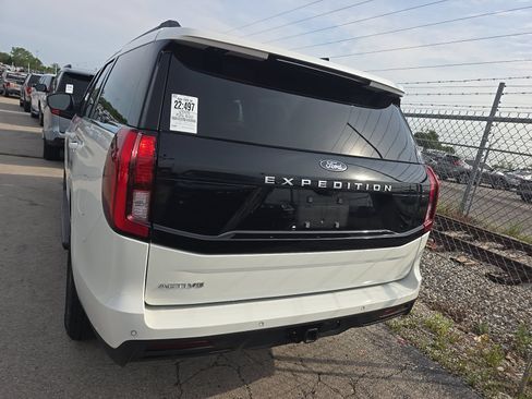 Used 2025 Ford Expedition Active AWD/4WD image 4